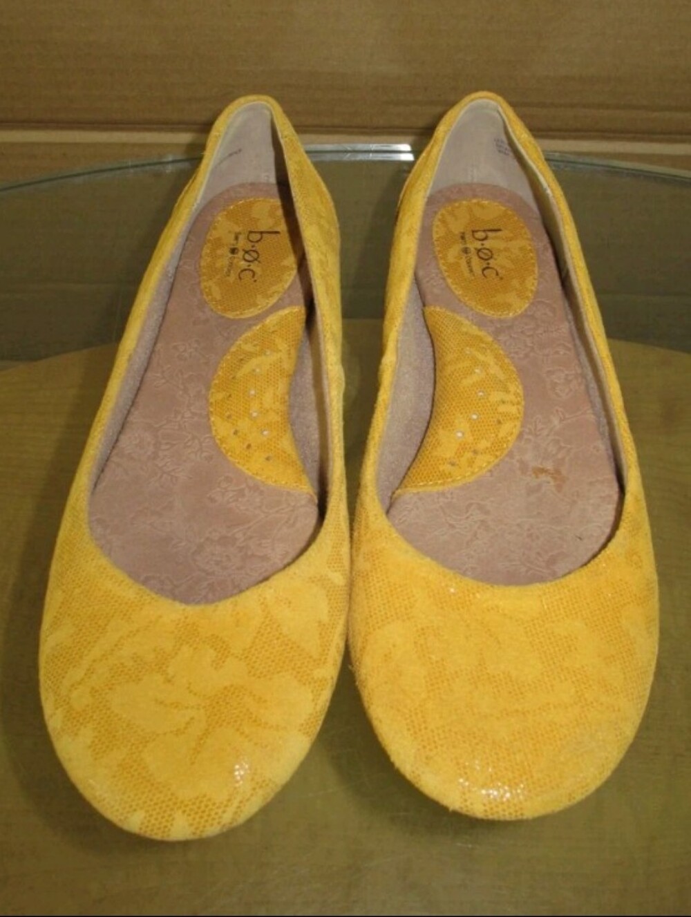 Born B.O.C. Ballet Flats Yellow Leather Shoes Arch Support Women's Size 7
